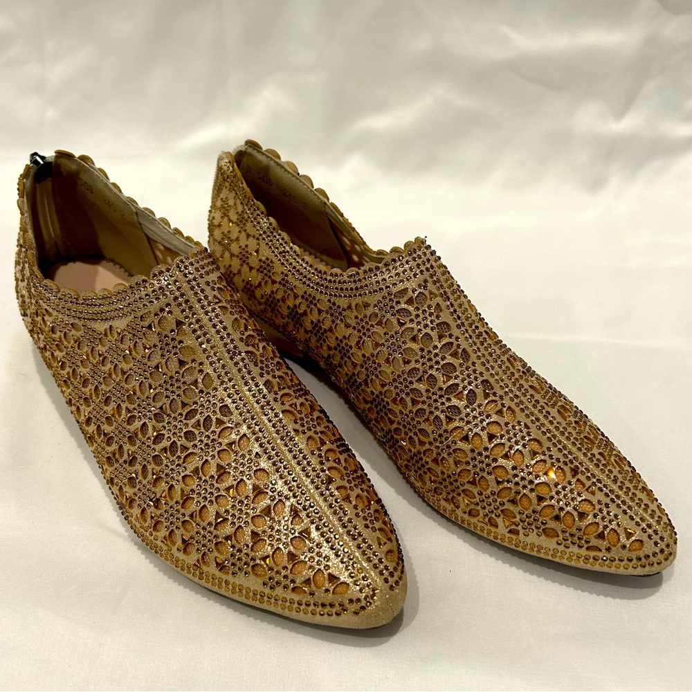 Ninerongdeer women’s gold shoes. Size 9